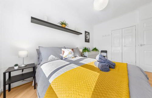 Cozylease 3 Bedroom Canary Wharf Family,Workcation, Fast WiFi, Workspace,1 stop to City - Photo 5