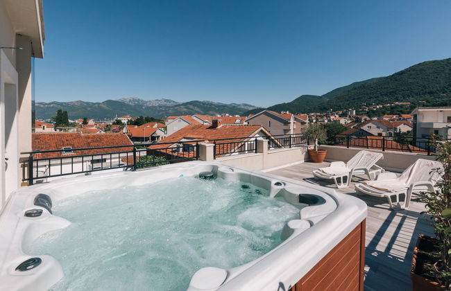 Villa Royal Apartments - Photo 3