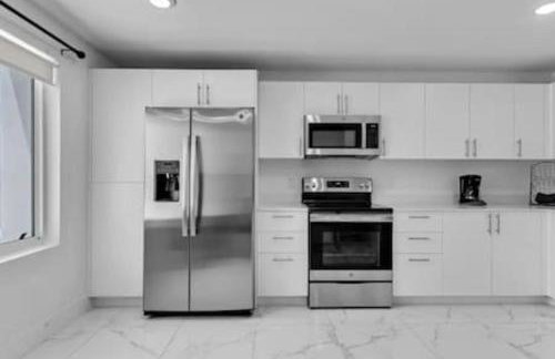 25893 Sw 144 CT · 3 Bed 2.5 Bath Townhome Rooftop 1 Parking Spot - Foto 1