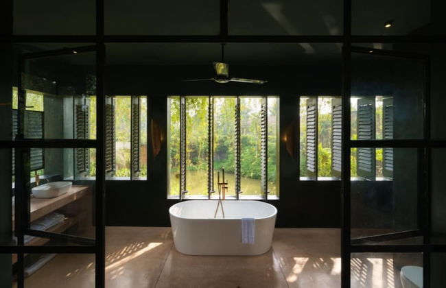 Cool and Contemporary Hilltop Villa With Ocean Views - Photo 39