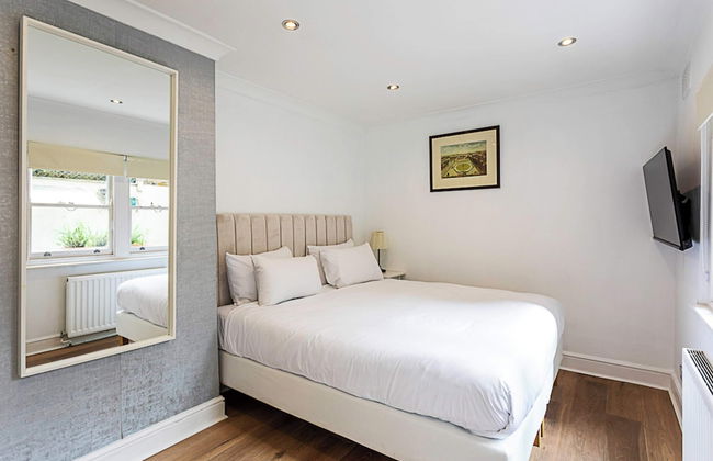 Bright Home Near Little Venice - Photo 3