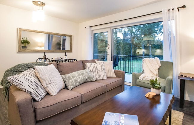 Revelstoke Retreat by Revelstoke Vacations - Photo 10