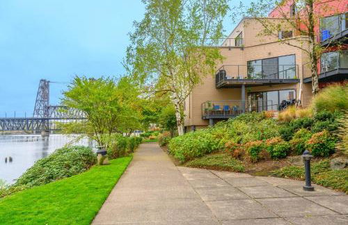 Waterfront Condo, 25ft from riverwalk, Pool & HotTub - Foto 22