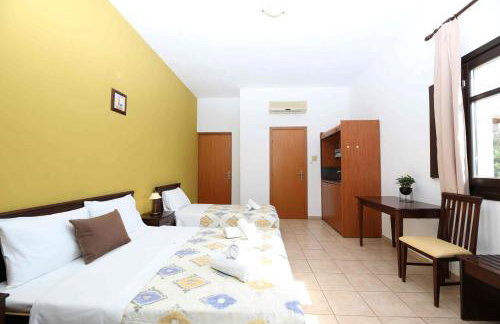 Palirria Hotel & Studios - Photo 12