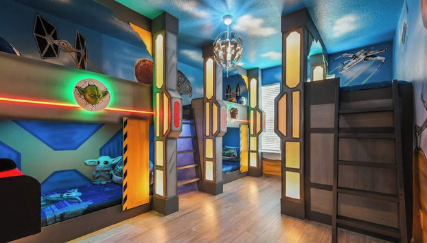 Luxury 28 Guest Home w Games, Cinema and More! - Foto 2, Imagen principal