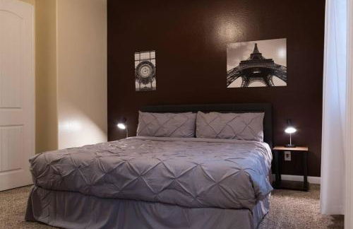 Gated townhouse with 2 suites, heated pool, hot tub - Photo 13