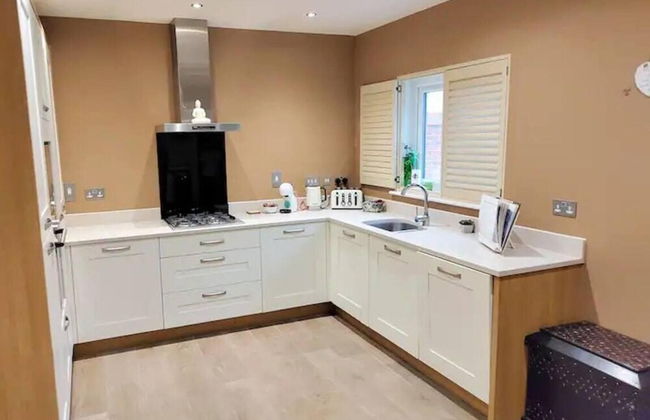 The Ayres House 2-bed Apartment in Cambridge - Photo 16