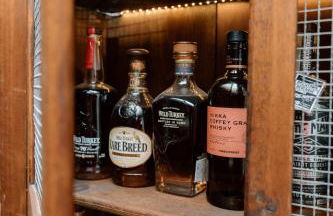 Speakeasy, Hot Tub, Putt Putt, Outdoor Theatre, 8 minutes from Downtown Greenville - Foto 37