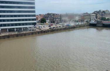 Lovely, Sleeps 6, 2 baths, Riverside Views, Parking, GY - Foto 31