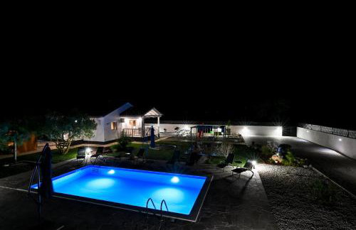 Holiday home Aprilis with pool, jacuzzi and sauna - Foto 60