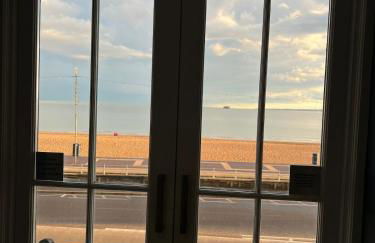 Beach from the Balcony, ensuite and private parking - Photo 42