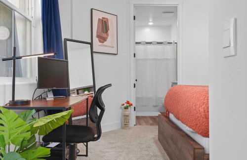 Modern 1BR Suite w AC Sleeps 3, NW Bakersfield - Photo 19