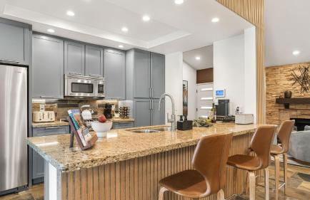 Design-forward Palm Springs home w saltwater pool lush yard multiple outdoor dining areas Casa Papagayo by AvantStay - Foto 6