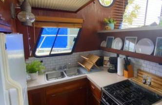 The Lily Pad Boatel Houseboat - Foto 2