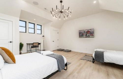 Luxury Escape 4BR 3 bath Oasis in Historic Old Town - Foto 10