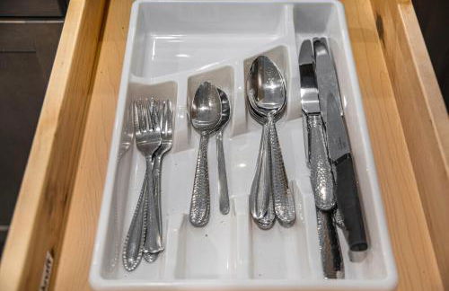 Modern 3-Story Townhome - Foto 20