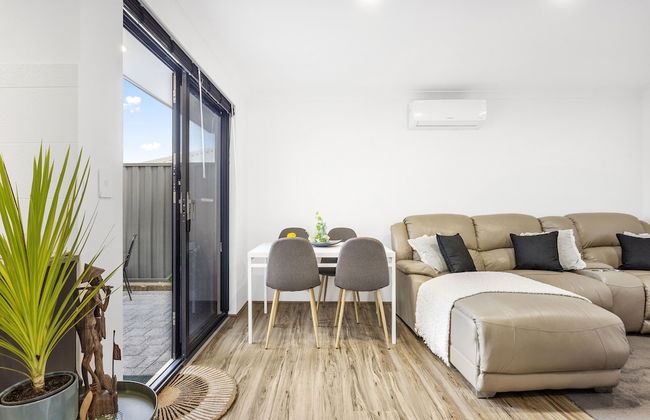 Perth Airport Hideaway - Photo 13