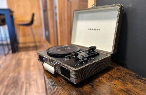 The Chalet - Spacious 7 bedroom near Sugarloaf, on Snowmobile and UTV trails, Hiking, Golf and Flagstaff Lake across the street - Foto 25