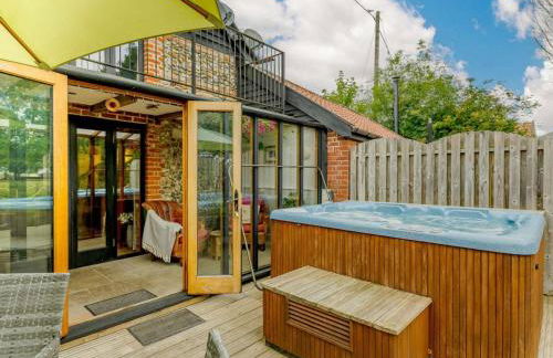 16th Century Cartlodge with private hot tub - Foto 17