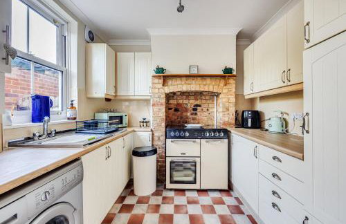 West Street House with Free Parking, Smart TV and Fast Wifi by Yoko Property - Foto 10