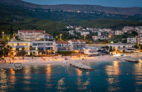 Seaside Luxury Suites - Photo 30