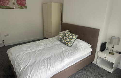 Cosy 2-bed flat, great location - Foto 11