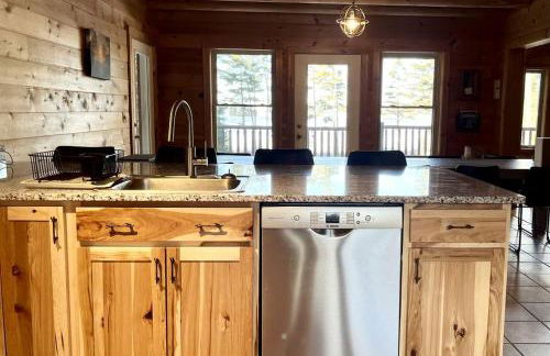 Secluded Cabin with Fireplace and Games in Lily Bay Township, Maine - Foto 37