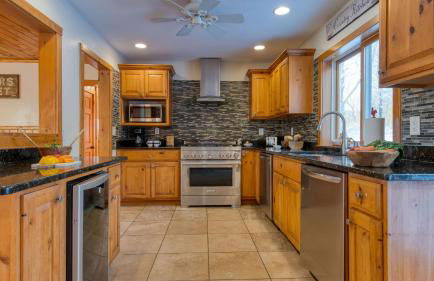 Scenic Catskills Retreat • Pool Hot Tub Game Room Lake Views Mountainview Estate by AvantStay - Foto 22