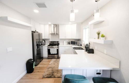 Escondido Front Unit 3-BR by SD STAY - Foto 35