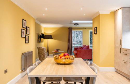 Dragon Suites Luxury Apartments at Rutland Square - Photo 2