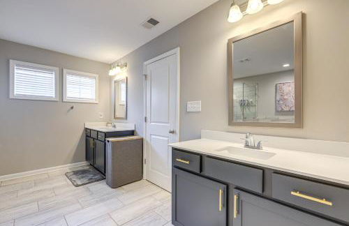 Patio with Fireplace Spacious Sharpsburg Home! - Foto 16