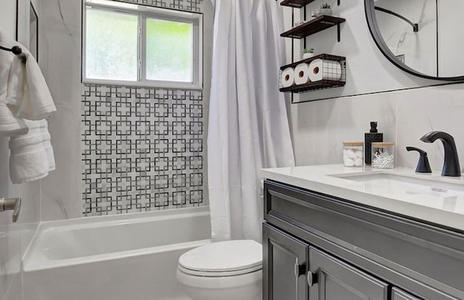 Boca Beauty - Stylish Home With Pool 3 Bedroom Home by RedAwning - Foto 27