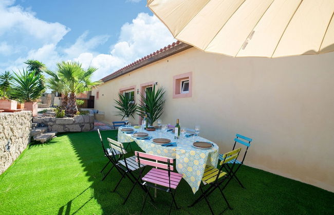 Appealing Holiday Home in La Escalona With Mountain Views - Photo 27