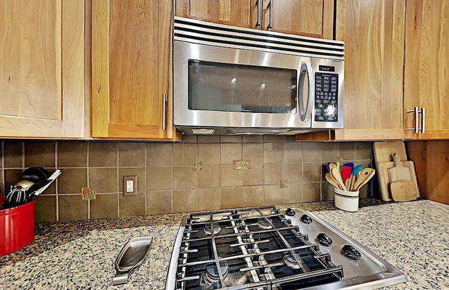 Round House on Round Lake - Photo 11