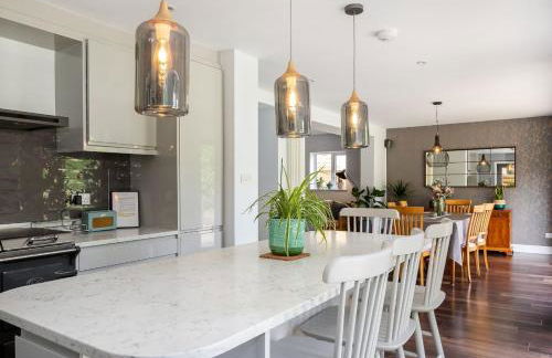 Stunning 5 Bed in the Centre of Bourton! - Photo 66