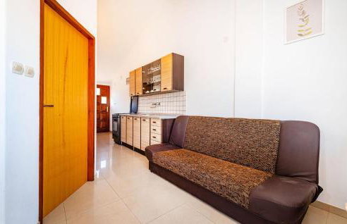 2 Bedroom Amazing Apartment In Nevidane - Foto 4