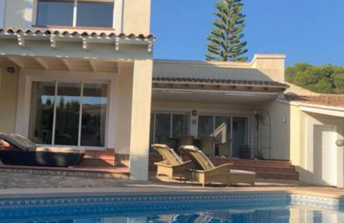 Villa pareada con piscina privada - Foto 2