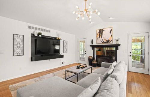 Delight: Bold & Bougie! Sleeps 12! Downtown Boyne - Foto 14