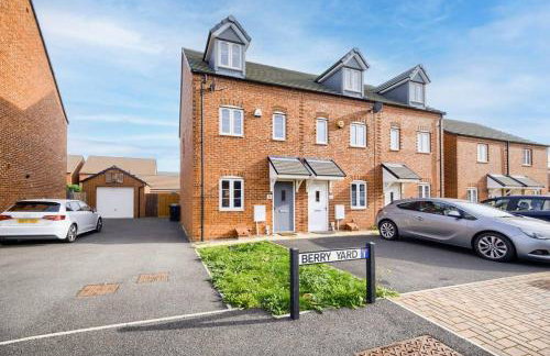 3 BedRoom house, Sleeps 6 with Full Kitchen, Garden and Free Parking - FREE Wi-Fi near Milton Keynes Bowl - Foto 6