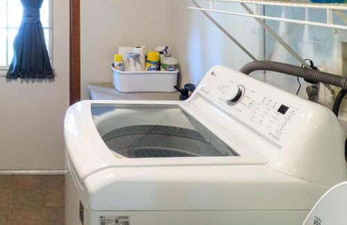 Lakefront Many Vacation Home with Deck and Views - Foto 27