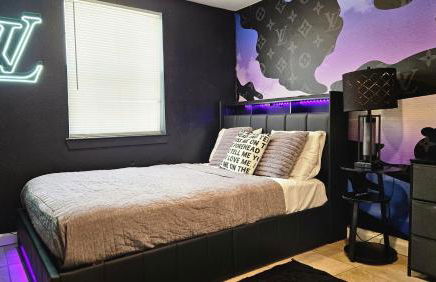 The Gawdy Den with Fast WIFI 2 minutes from Downtown Houston! - Photo 9