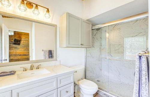 Tranquil Suite with Porch Less Than 2 Mi to Cedar Lakes! - Foto 12