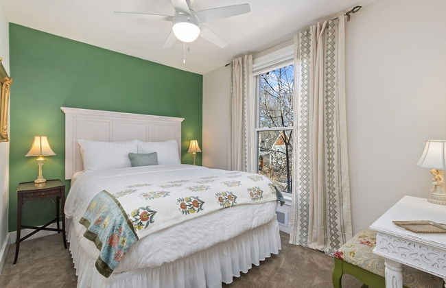 City Park Charm - Vintage Home w/ Modern Comforts - Foto 8