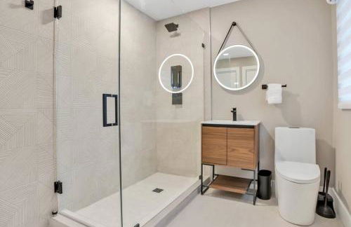 Stunning 2 Story Villa with Pool - Photo 46