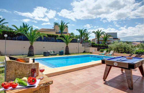 Villa Fresno by Villa Plus - Photo 16