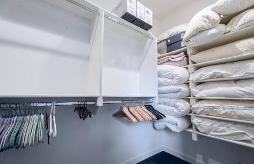 3 bed 3 bath Modern Luxury Home with Hot Tub and Rooftop Patio - Foto 52