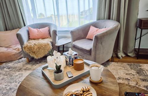 Luxury Sea View Retreat with Hot Tub Sleeps 8 - Foto 6