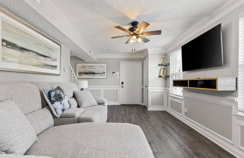 Fly In Style! Charming Townhome 6 Mins from RIC! - Foto 3