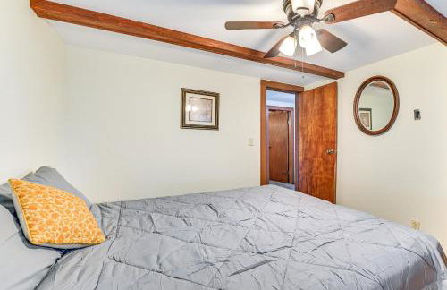 Lake-View Cabin with Furnished Deck in Hadley! - Foto 17