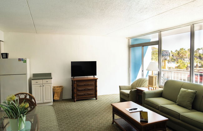 Beach Club at Montego Inn - Photo 40